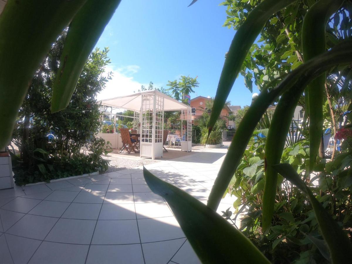 Splendid B&B Milano Marittima Exterior foto